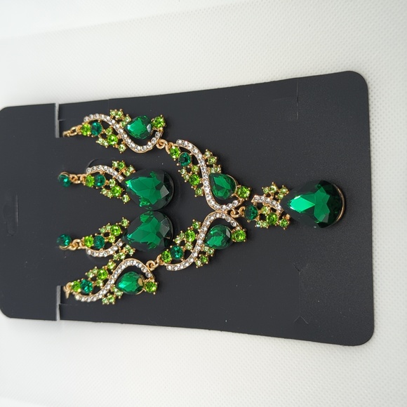 Jewelry - Blingy Green Rhinestone Necklace and Earrings Set